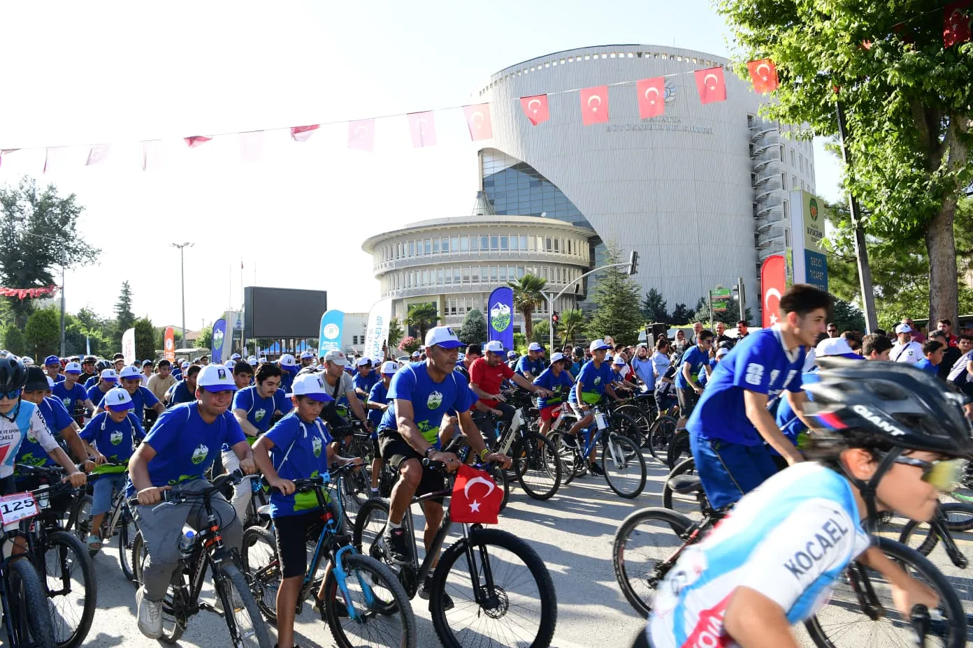 Malatya'da Uluslararası Beydağı Dağ Bisikleti Yarışı Kortejle Başladı
