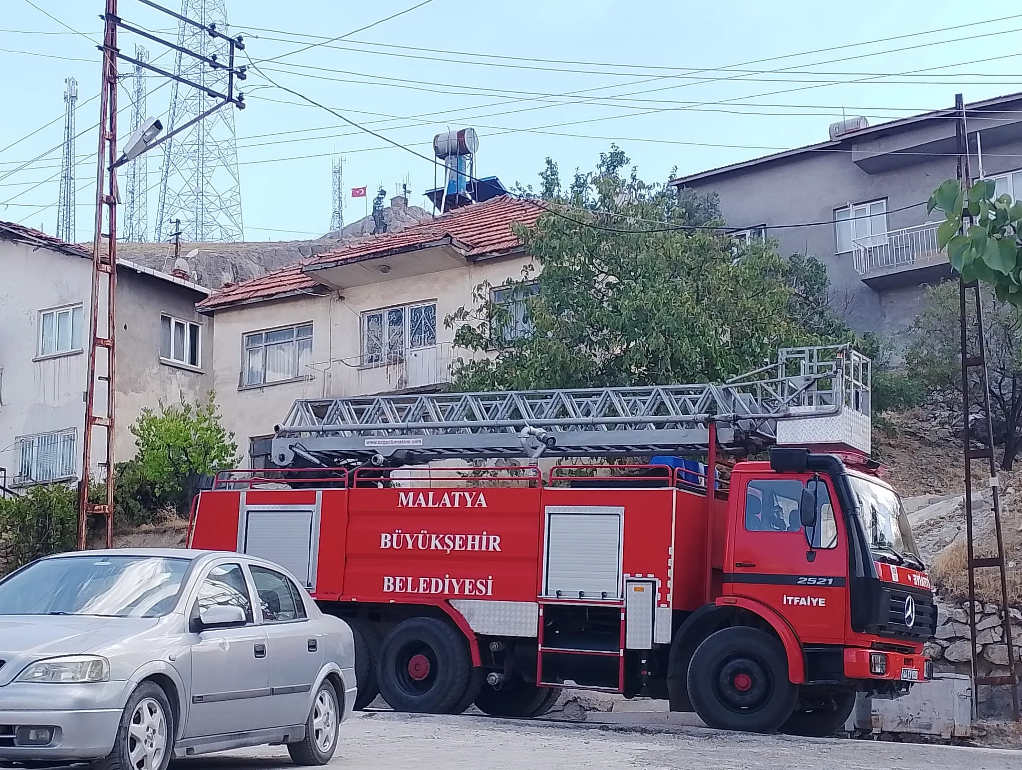 Emekli Öğretmen Evinde Ölü Bulundu