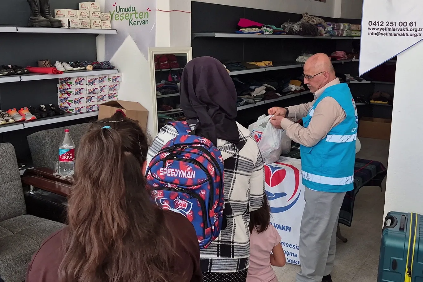 Yetimler Vakfından 80 Aileye Eğitim ve Gıda Desteği
