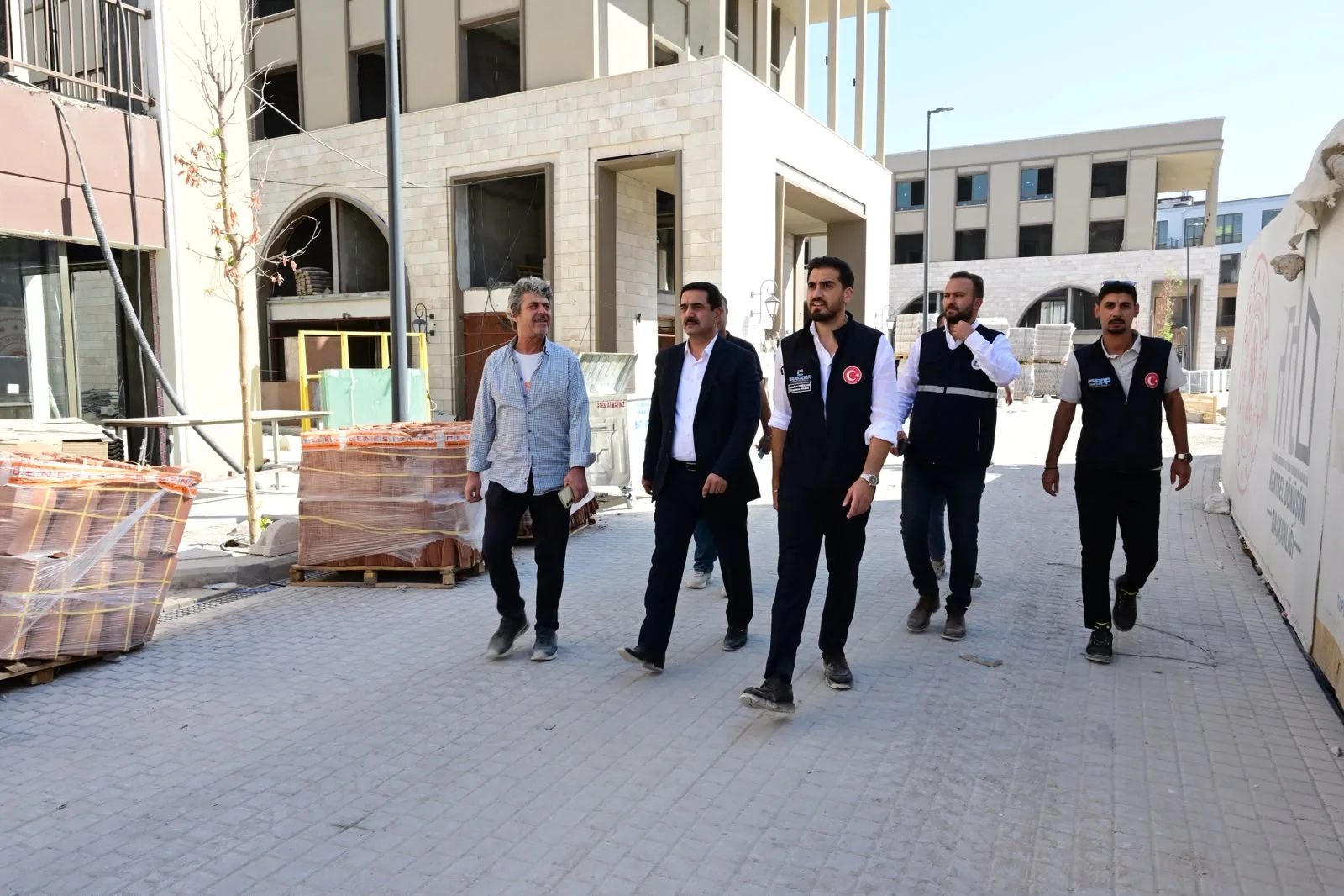 Başkan Taşkın Müjdeyi Verdi: Şemsiye Sokak ve Yeni Cami Ay Sonunda Açılıyor