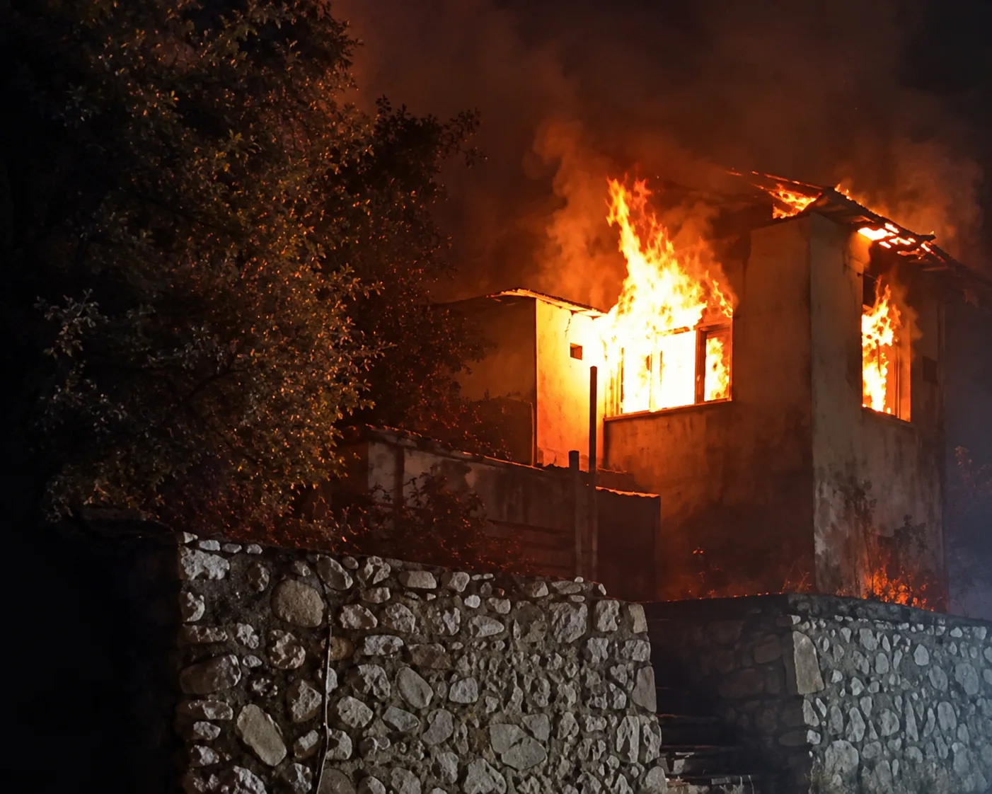 Malatya’da Metruk Evde Korkutan Yangın