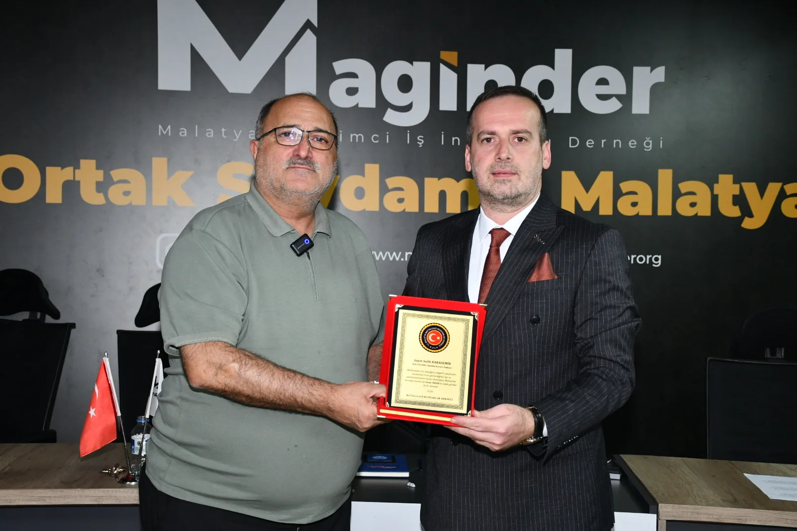Muhtarlardan Salih Karademir’e İlk Onur Ödülü