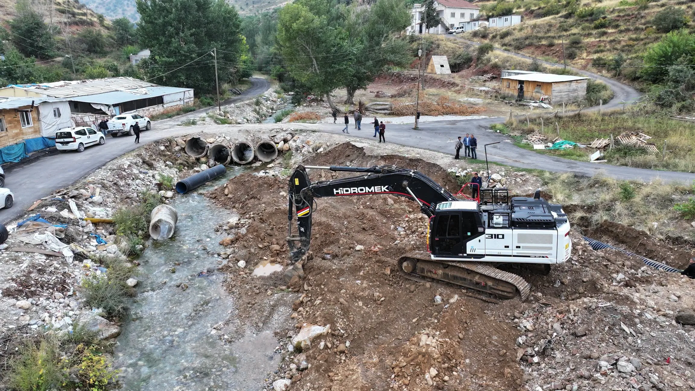Yeşilyurt’ta 50 Yıllık Çile Sona Eriyor: Kadiruşağı Mahallesi’ne İki Yeni Kemer Köprü!