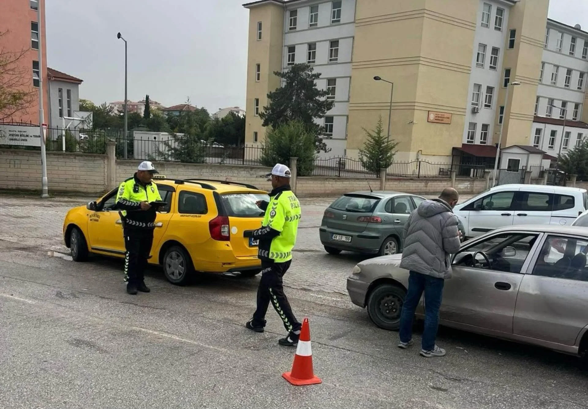Malatya’da Okul Çevrelerinde Sıkı Denetim: 6 Bin 848 Kişi Sorgulandı